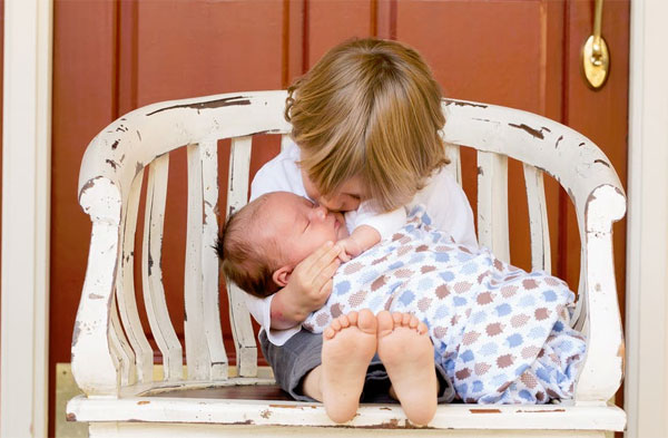 How To Include Older Siblings When A New Baby Arrives